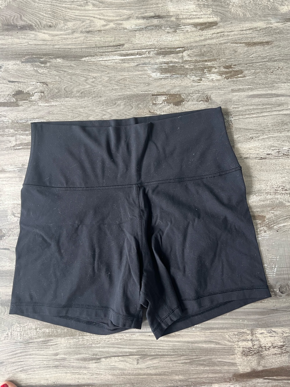 Aritzia Golden 3” shorts